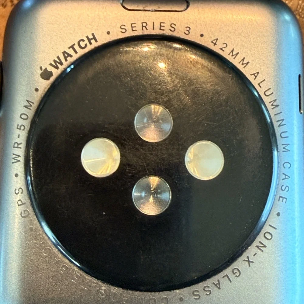 Apple Smartwatch Series 3 (GPS) Touchscreen and Sport Band